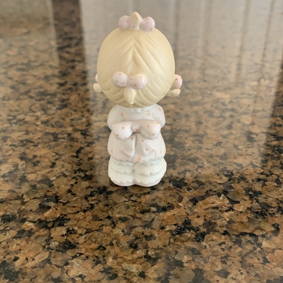Precious moments “flower girl” figurine - Picture 3 of 3